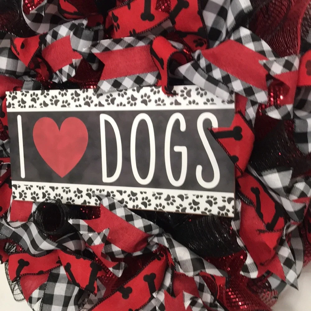 Hand Crafted “I ❤️ Dogs” Pets Mesh Wreath - Picture 4 of 5